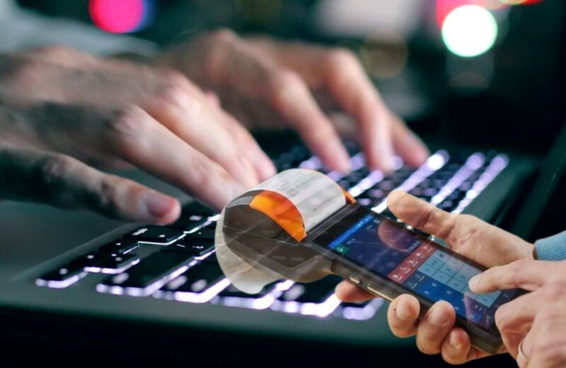 Većina paušalaca ne mora imati fiskalnu kasu, osim ako prodaju fizičkim licima ili naplaćuju gotovinski u prodavnici.