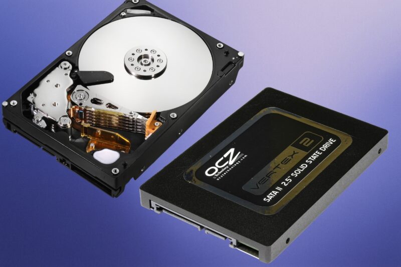 prikaz HDD i SSD na ljubičastoj pozadini