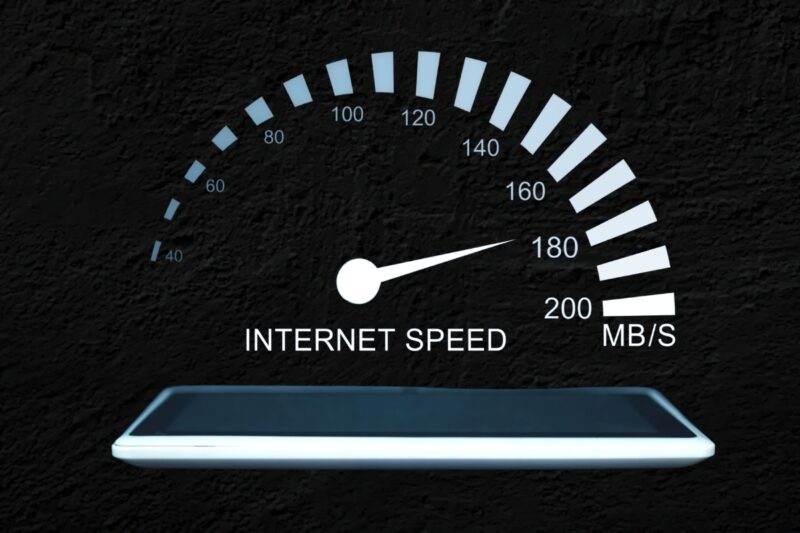 internet brzina prikaz, crna pozadina