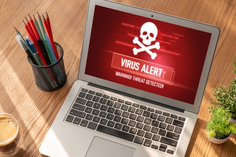 virus na laptopu
