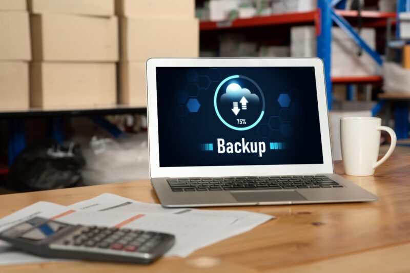 prikaz cloud storage-a na laptopu