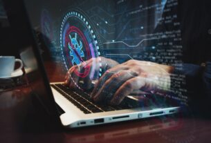 prikaz virusa na laptopu