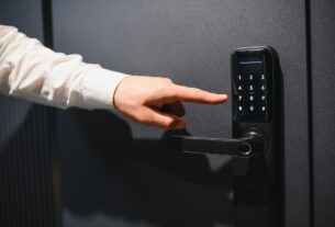 Pametna brava za stan sa tastaturom za unos šifre
