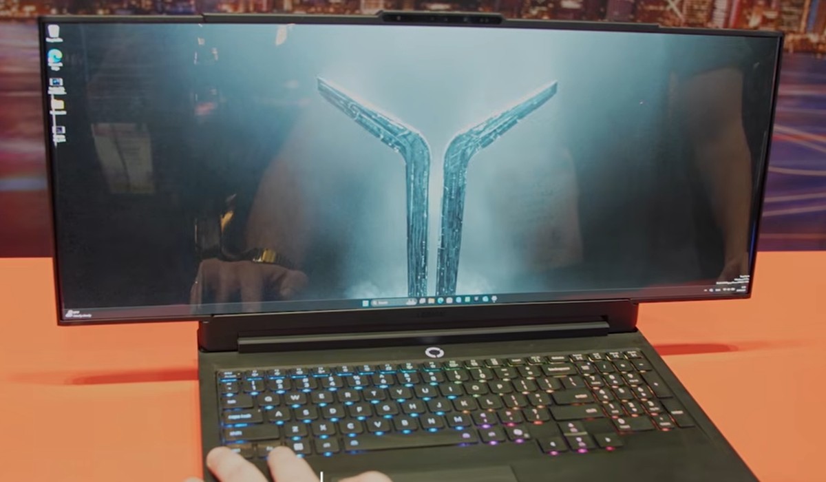 Slika Legion Pro Rollable laptopa u Arena Modu sa 24 inca.